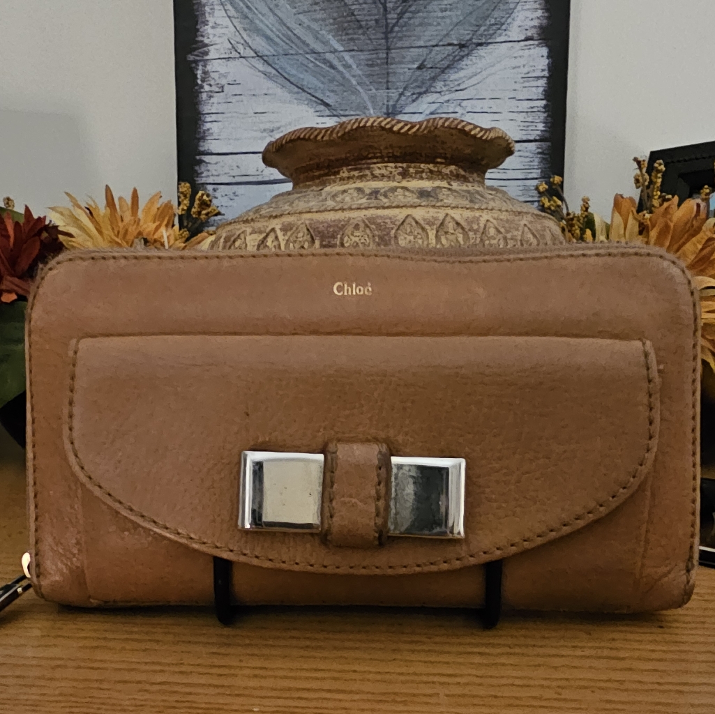 Chloe Lily Bow Long Zip Around Continental Wallet In Caramel Brown. Euc
